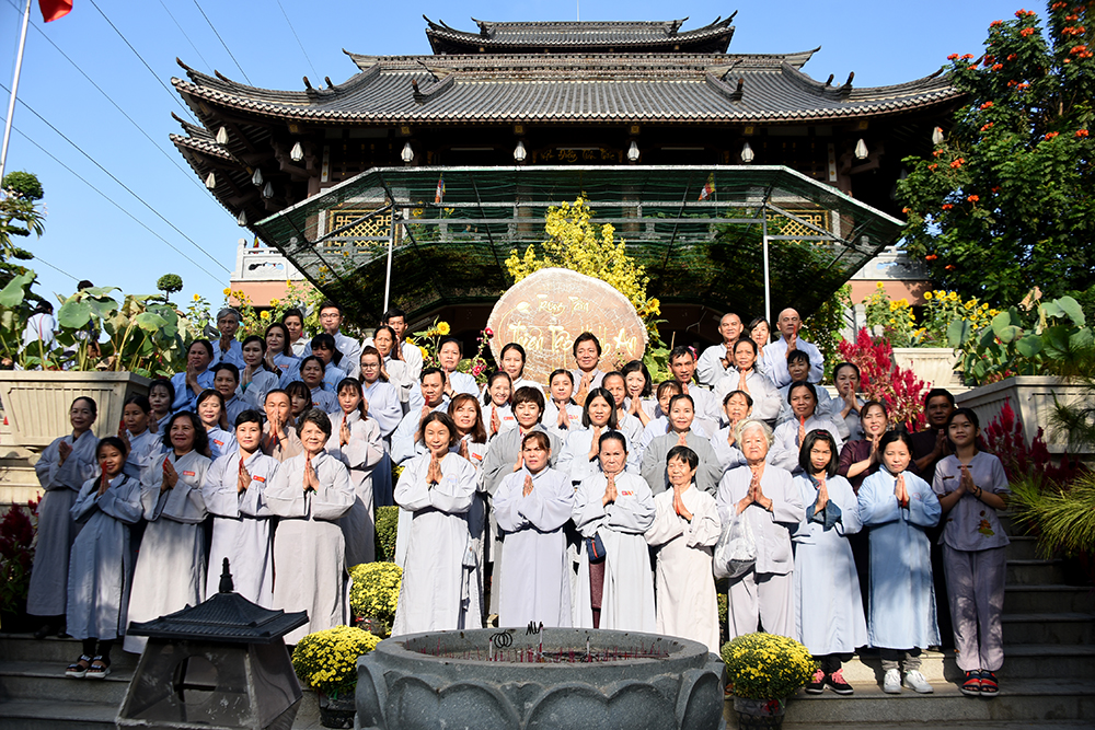 Các phái đoàn viếng thăm Tu Viện Khánh An và cúng dường Tam Bảo trong ba ngày Mùng 5, Mùng 6, Mùng 7 Tết Canh Tý.