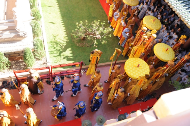 Cung nghinh HT Chủ tịch và chư tôn giao phẩm Hội đồng Thập sư 4