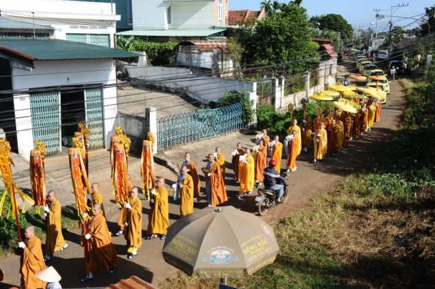 Rước Giới bản từ Văn phòng Giáo hội tỉnh về Đại Giới đàn 4