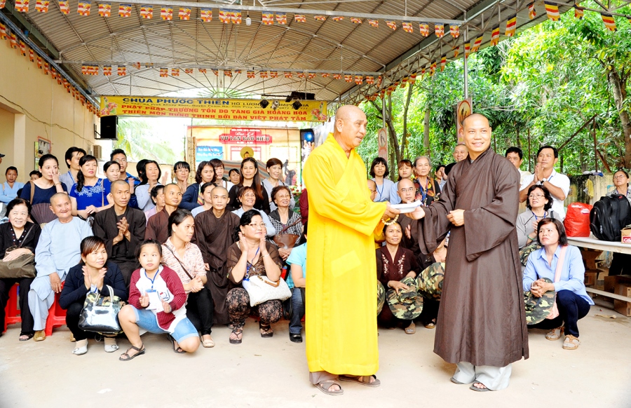 Cúng dường Chùa Phước Thiên - Prey Veng