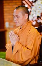 Cái nhìn trong mùa dịch
