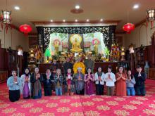 Đoàn phật tử Khánh An chiêm bái tu viện Quảng Đức - Melbourne