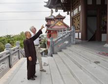 Gia Đình Giáo Sư Tiến Sĩ Krzysztof S. Odzinski Thăm Tu Viện 