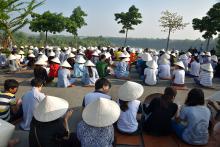 Người luôn dõi theo con
